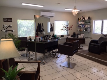 John's Cuts and Colors Interior